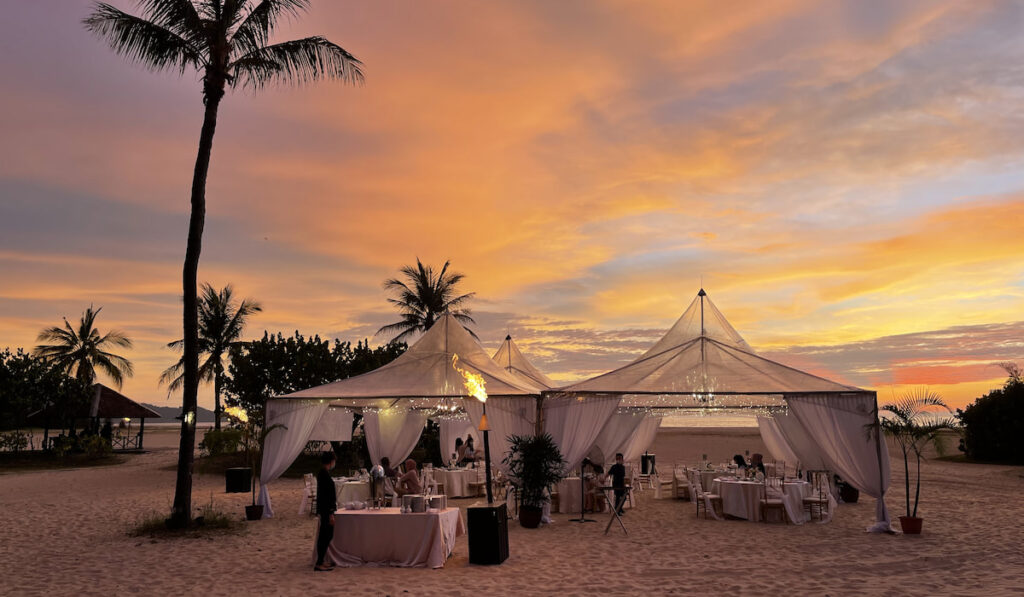 Sunset wedding on the beach 