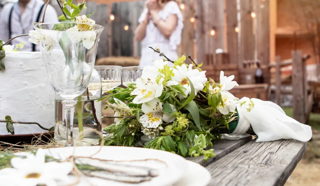 rustic theme wedding table decoration in the backyard