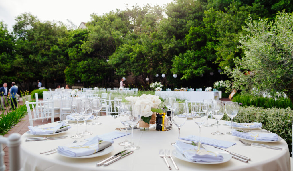 wedding table arrangement  with flowers decoration on wedding reception