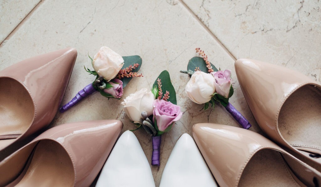 Bridesmaid shoes near boutonnières -