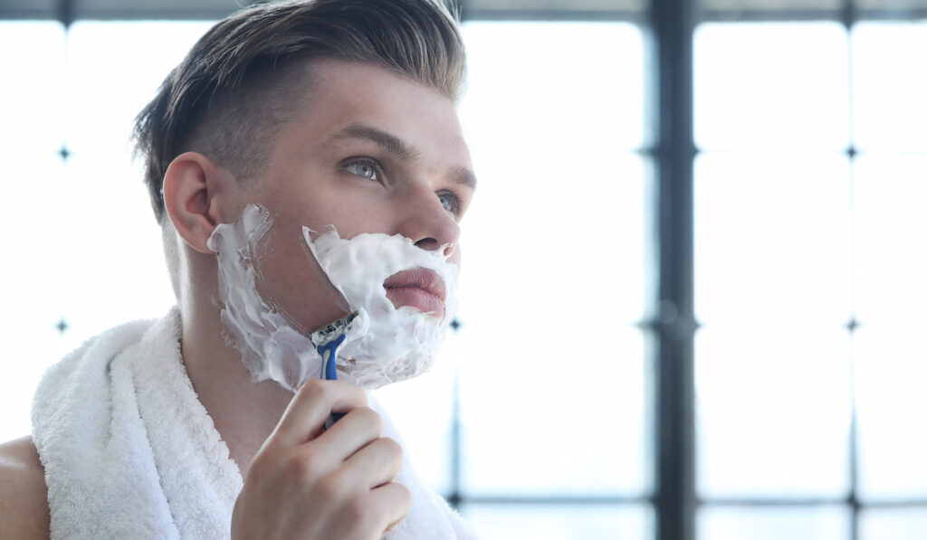 groomsman shaving 