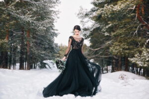 Bride in the winter forest in a black dress - ss220805