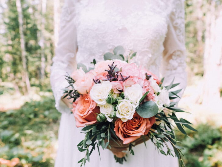 bride-holding-wedding-flower