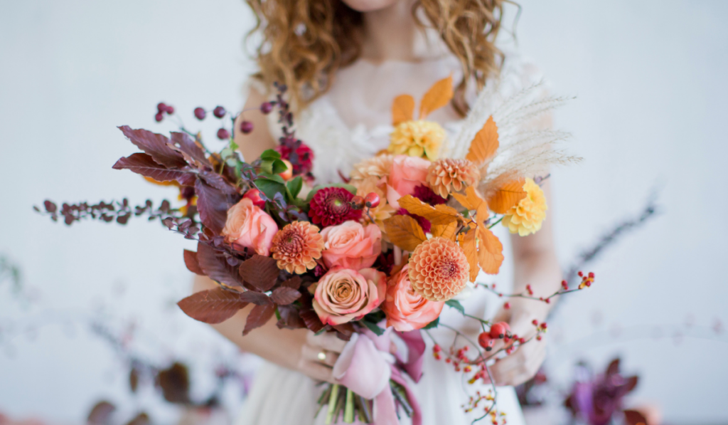 Bride holds beautiful autumn bouquet