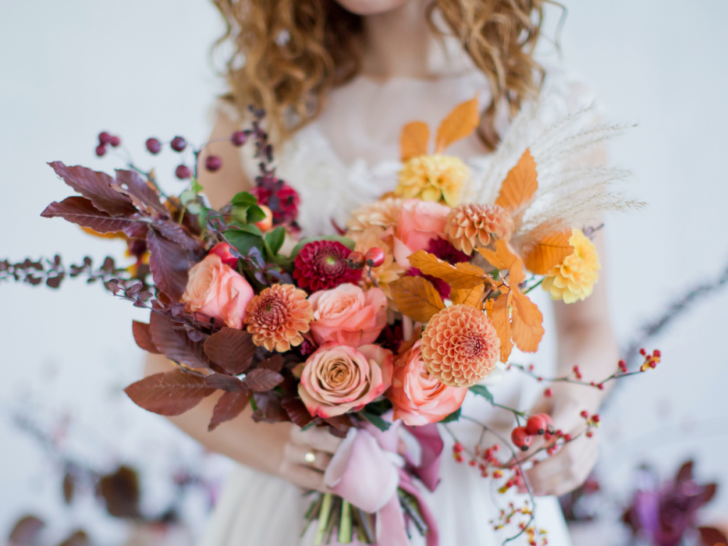 bride holds a beautiful autumn bouquet