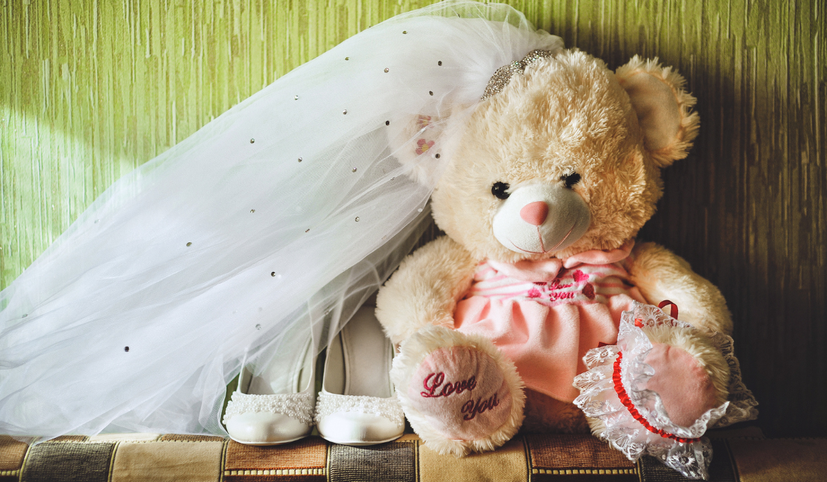 9 Creative Wedding Garter Removal Ideas - My White Sand Wedding