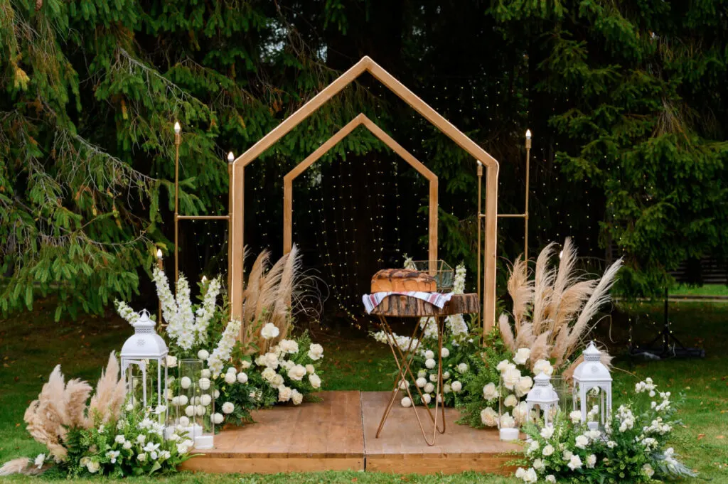 boho wedding idea arc with beautiful flowers