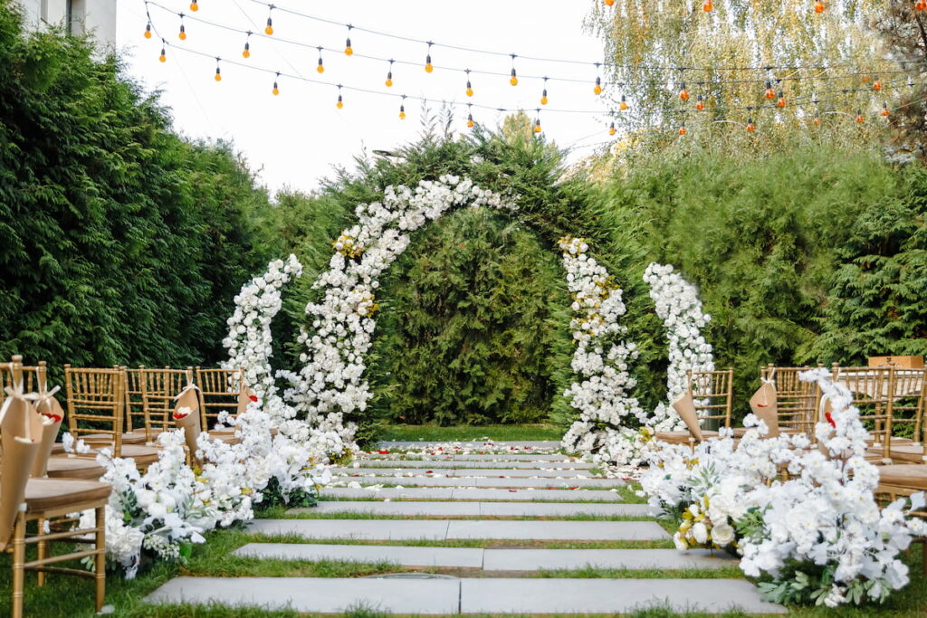 garden wedding decoration full of white flowers